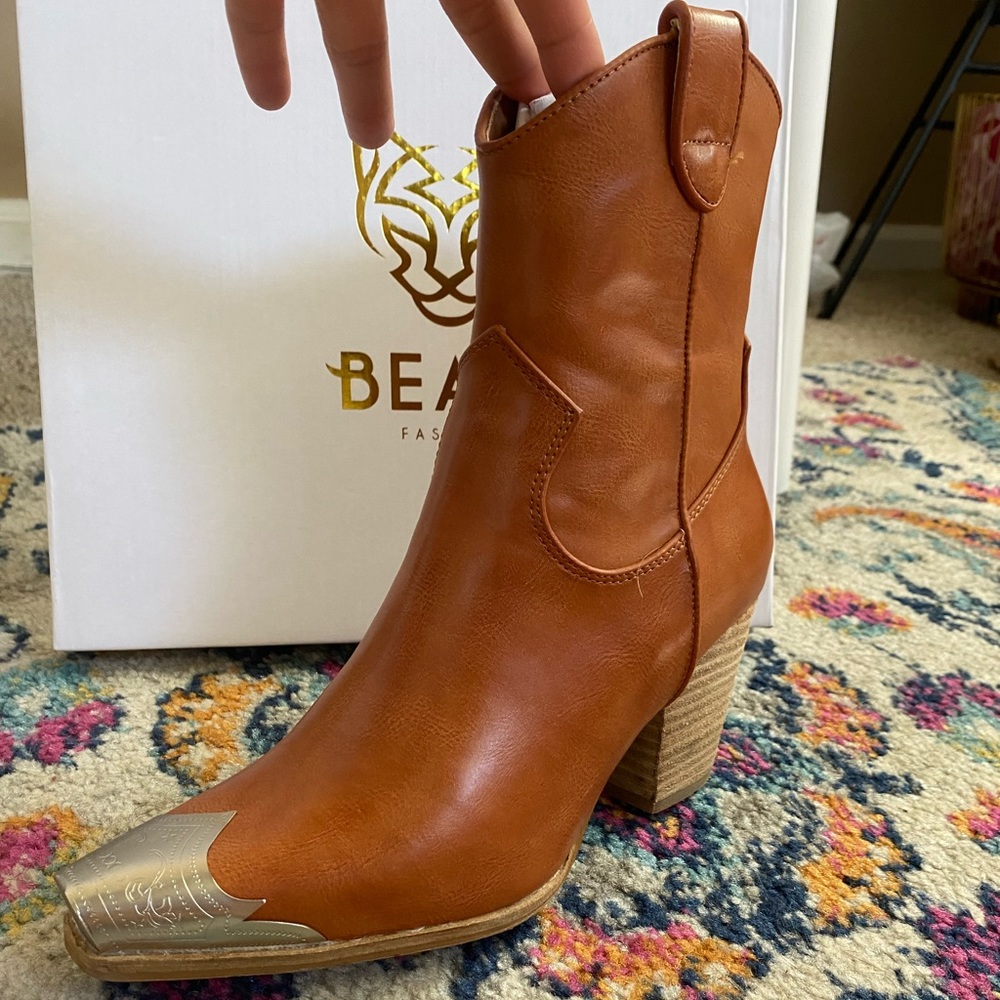 Size 7 steel toe heeled bootie